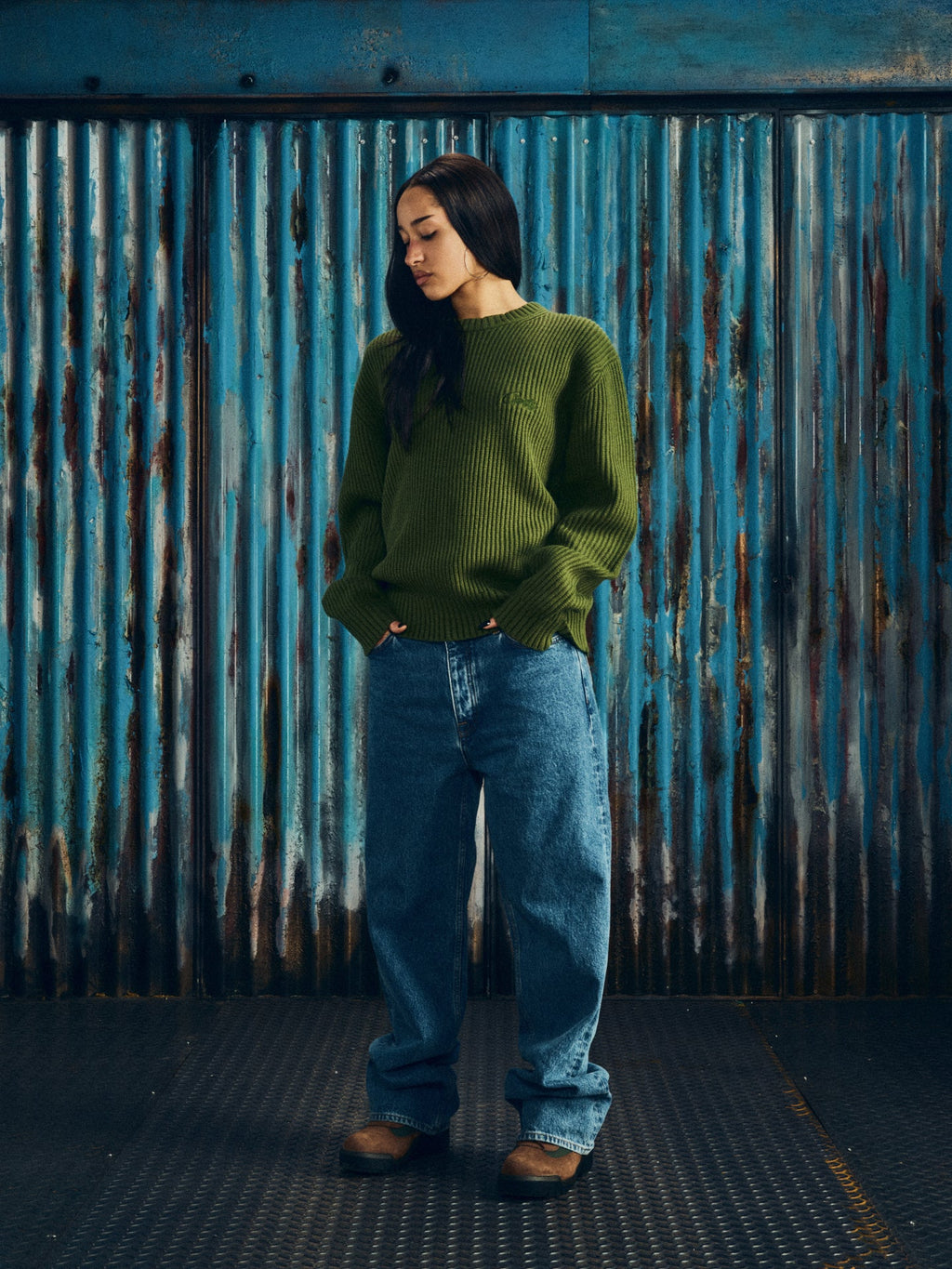 CROCHET APPLIQUE KNIT CREW [KHAKI]